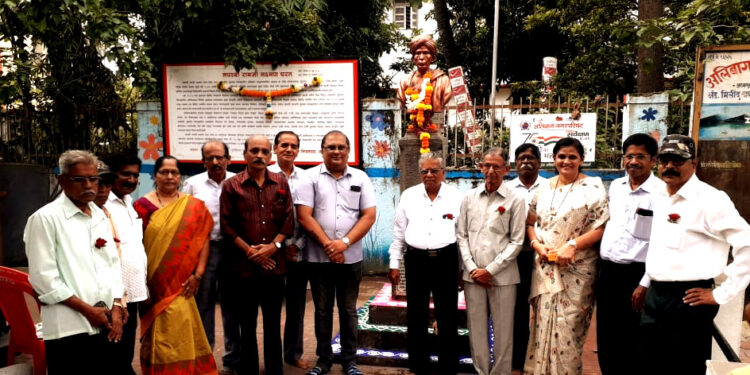 अलिबाग येथे तपस्वी रामजी घरत यांना अभिवादन