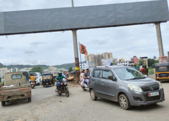 वडघर-करंजाडेच्या एका पुलावर वाहतुकीचा भार