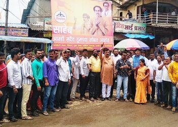 गद्दारांच्या विरोधात नागोठण्यात एल्गार; नागोठणे विभाग पक्षप्रमुखांसोबतच