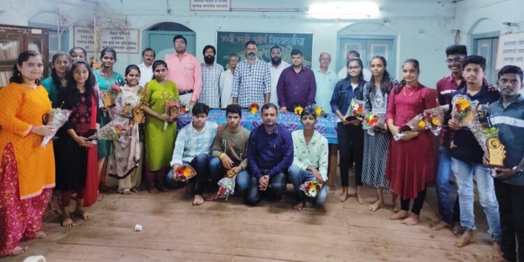 श्रीवर्धनमध्ये गुणवंत विद्यार्थ्यांचा सत्कार
