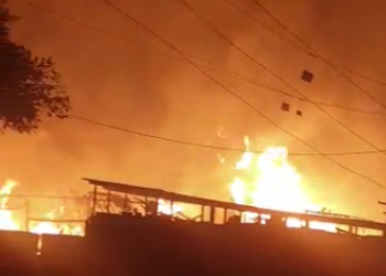 भंगार गोदामाला आग