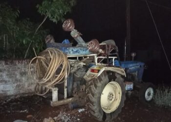 आंबेतमध्ये ट्रॅक्टरची विद्युत पोलला धडक