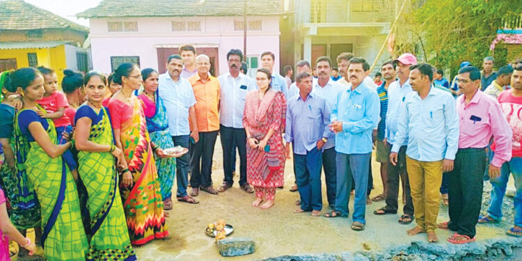 शिघ्रे-नवीवाडी येथे चित्रलेखा पाटील यांच्या हस्ते भूमिपूजन