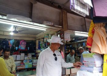 शालेय साहित्य महागल्याने पालकांच्या खिशावर भार