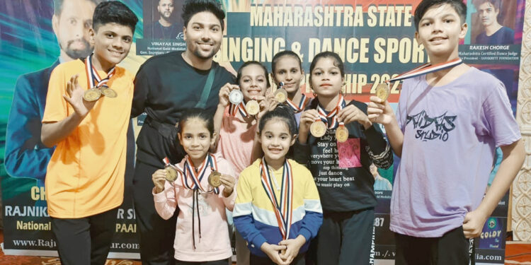 डान्स स्पोर्टमध्ये डायडाज स्टुडिओ सुवर्ण पदक विजेते