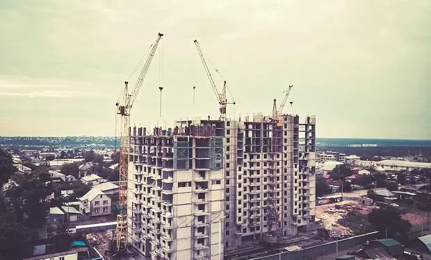 पनवेलमधील ‘या इमारती आहेत धोकादायक; रहिवाशांचा जीव टांगणीला