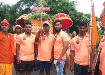 भक्त निघाले कार्ल्याला