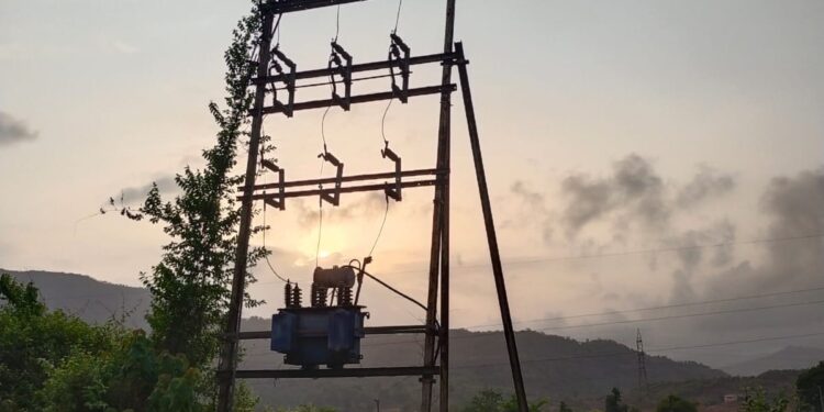 खालापूर येथील नांवढे गावात विद्युत जनित्र बसविण्याची मागणी