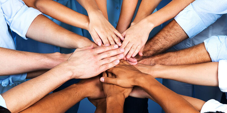 अनोखी भेट! 40 वर्षांच्या कालावधीनंतरही गुलाबी मैत्री कायम