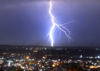 कडाडणार्‍या शलाकाचा दामिनी देणार इशारा