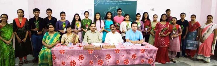 को.ए.सो. इंदुबाई वाजेकर शाळेत गुणवंताचा सत्कार