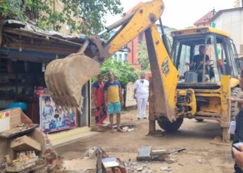 महाड पालिकेची अतिक्रमणावर कारवाई