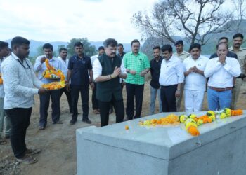 ना. जितेंद्र आव्हाड यांनी घेतला पुनर्वसन कामाचा आढावा