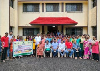 आदिवासी महिलांनी गिरवले कुक्कुट, शेळीपालनाचे धडे