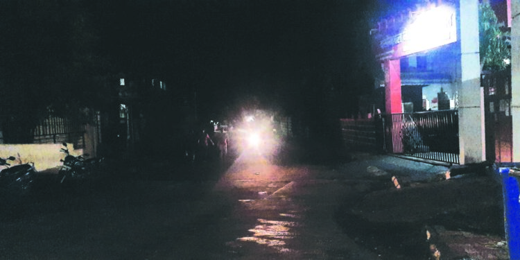 नेरळ गावातील बत्ती गुल; रस्त्यांवर अंधाराचे साम्राज्य