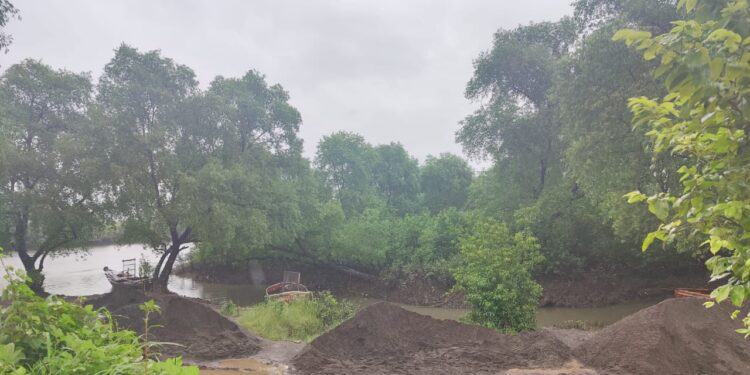 साहेब, सुपीक जमीन नापीक होऊ देऊ नका