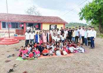 परळी केंद्रात शैक्षणिक साहित्य वाटप