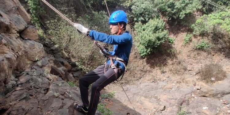 आदिवासीवाडीत निसर्ग साहस शिबिराचा थरार