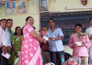 पेझारी येथे विद्यार्थी आरोग्य तपासणी शिबीर