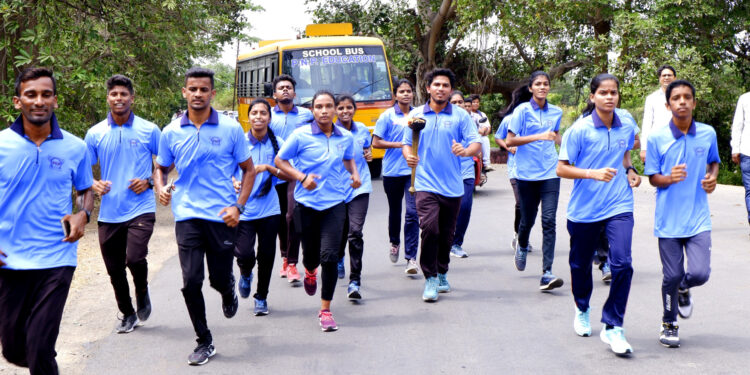 पीएनपी एज्युकेशन सोसायटी महाविद्यालयात शिवस्वराज्य दिन उत्साहात