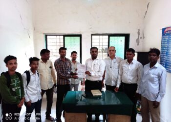 ईसाळवाडी येथील राजिप शाळा सुरू करा; गटशिक्षणाधिकारी यांना निवेदन