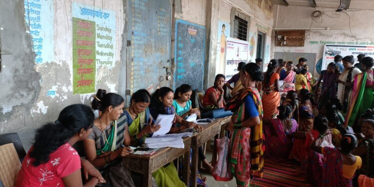 आदिवासी वाडी येथे शिबीर