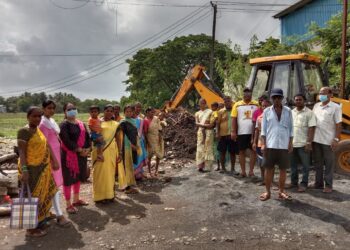 किहीम आदिवासीवाडीत स्वच्छता अभियान