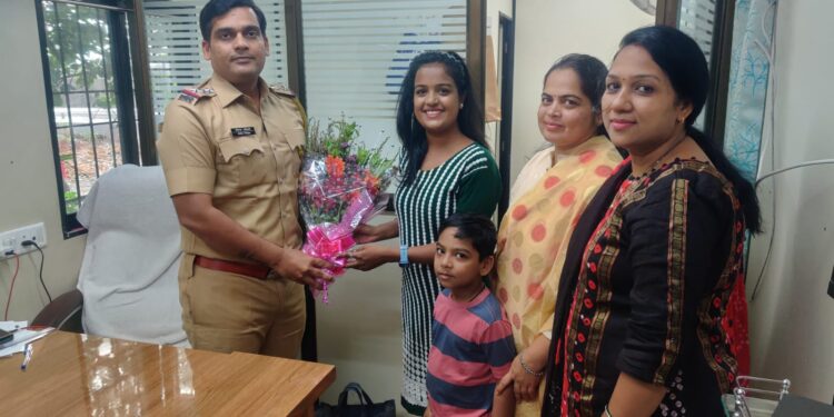 पार्किंग समस्या सुटल्याने पोलीसांचे आभार