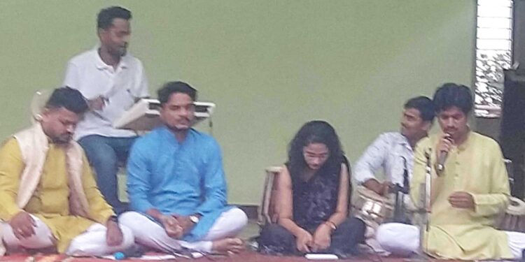 सुरसंगीत मैफिलीने रंगली जेष्ठांची सायंकाळ