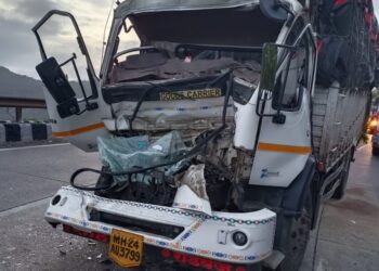 एक्सप्रेसवेवर टेम्पो आणि ट्रकचा भीषण अपघात, टेम्पो चालकाचा जागीच मृत्यू