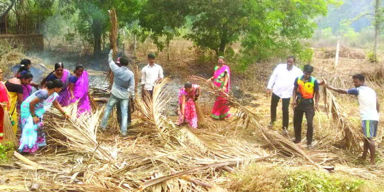 ग्रामस्वच्छतेसाठी गाव एकवटले; झिराडमध्ये सामुहिक स्वच्छता मोहीम