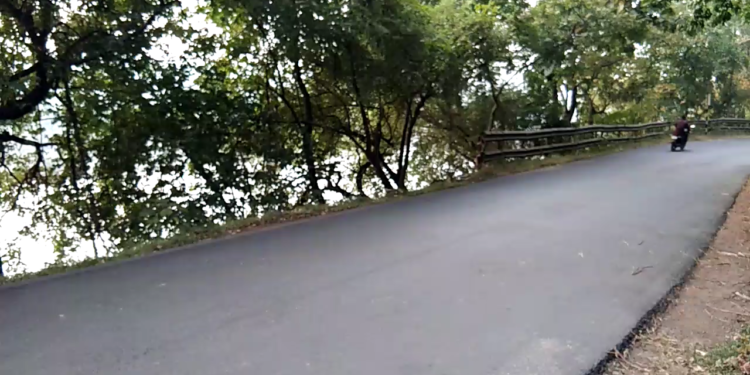 वाकण-पाली महामार्गावर अपघातांना आमंत्रण