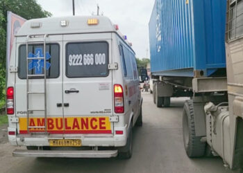 अ‍ॅम्ब्युलन्सला वाहतूक कोंडीचा फटका