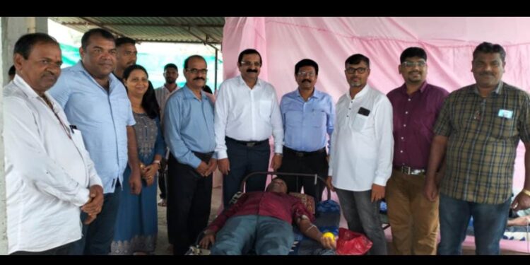 रक्तदान करण्याचे कार्य कौतुकास्पद; डॉक्टर्स डेनिमित्ताने शिहू येथे 50 रक्तदात्यांनी केले रक्तदान