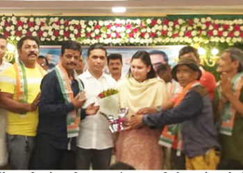 लहुळसेतील शिवसैनिकांचा काँग्रेस प्रवेश