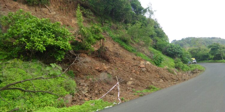 सर्वे डोंगराचा भाग धोकादायक