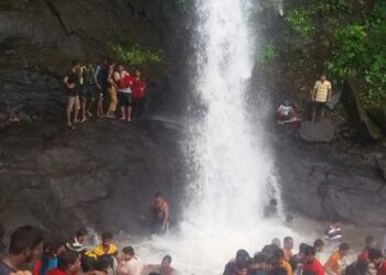 प्रशासनाची अनागोंदी स्थानिकांच्या मुळावर