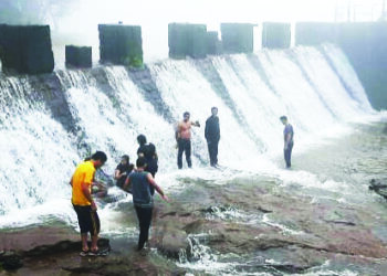 माथेरान पर्यटकांनी फुलले; पावसाने उसंत घेताच विकेंडला गर्दी