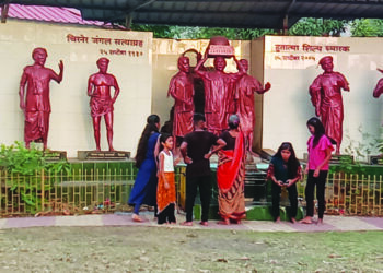 जंगल सत्याग्रहातील हुतात्मा स्मारकाची पडझड