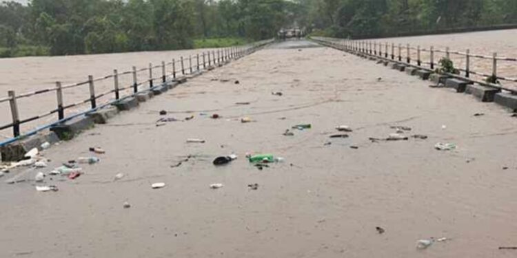 उल्हास नदी ओव्हरफ्लो; ४० गावांचा संपर्क तुटला