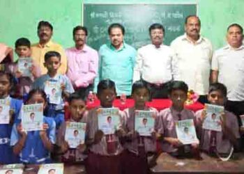 जासई हायस्कूलमध्ये मोफत वह्या वाटप