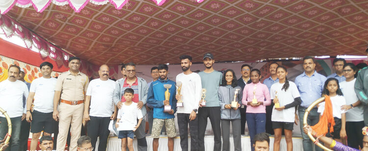 लक्ष्मण दरवडा, ऋतुजा सकपाळ विजेते