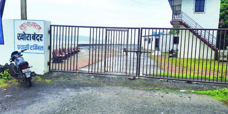 खोरा बंदर परिसरात शुकशुकाट