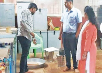 शालेय विद्यार्थ्यांच्या मध्यान्ह भोजनाची पाहणी