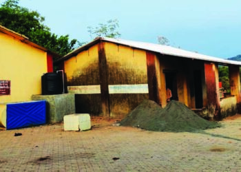 वारे तलाठी कार्यालय चार वर्षांपासून बंद