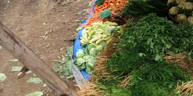 मार्केट यार्डमध्ये चिखलाचे साम्राज्य; शेतकरी, ग्राहकांचे हाल