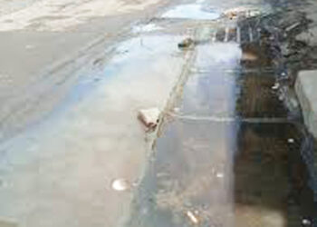 वसाहतीत दुर्गंधीयुक्त पाणी रस्त्यावर