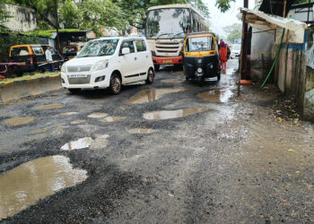 जिल्ह्यातील रस्ते गेले खड्ड्यात