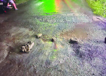 पिरकोन रस्त्यावरील खड्डे बुजविले