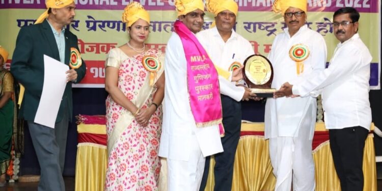 रामेश्‍वर महाराजांना गुणिजनरत्न जीवनगौरव